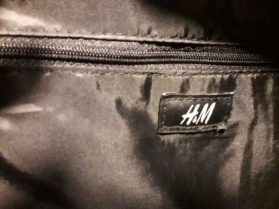 Elegancka czarna torebka  firmy H&M