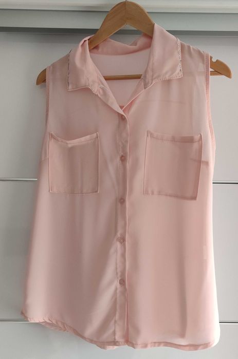 Bluzeczka z zdobionym kołnierzykiem