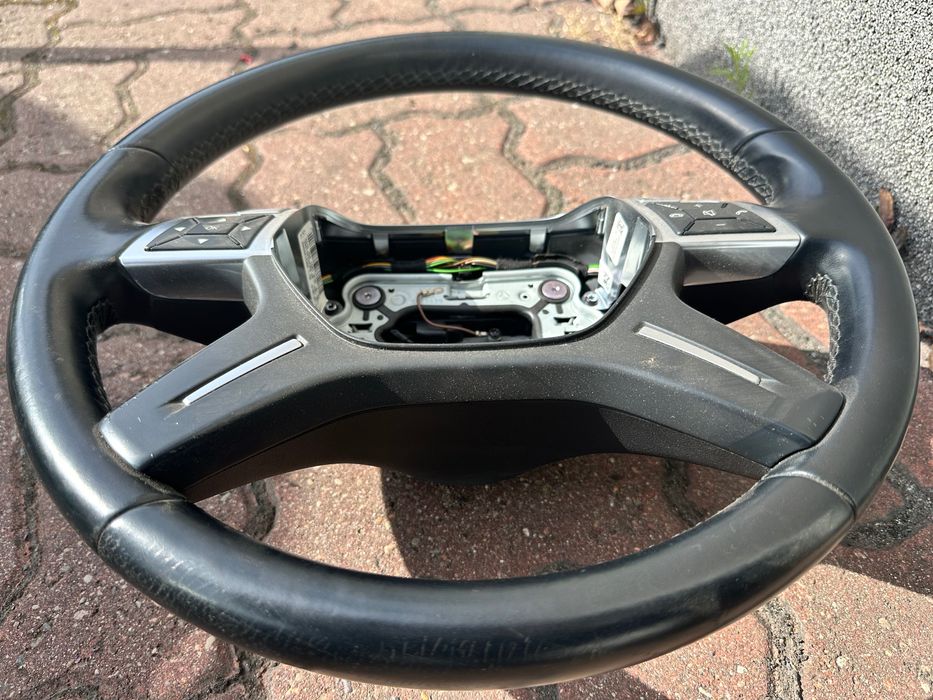 Mercedes C klasa W204 E klasa W212 LIFT kierownica 4 ramienna skórzana