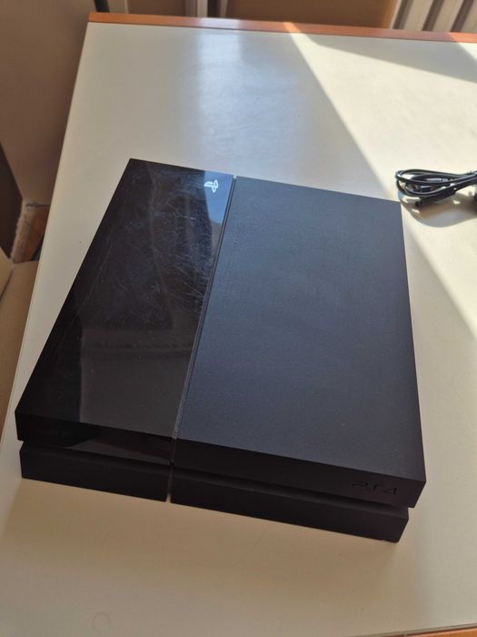Ps4 500GB 2 pady 2 gry