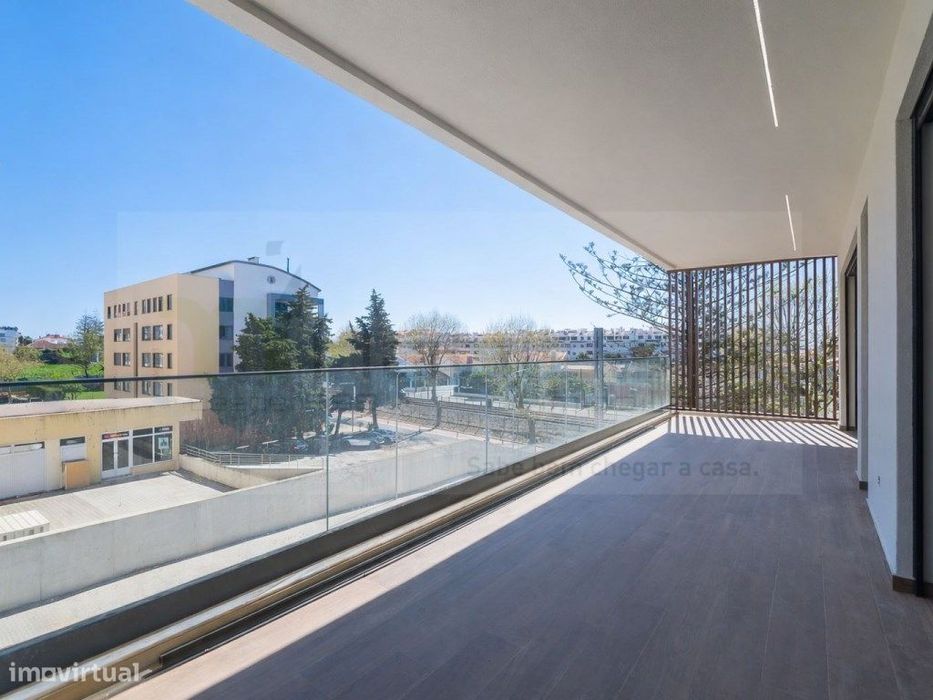 T2 com Terraço e Box em Condomínio de Luxo com Piscina, Ginásio e S...