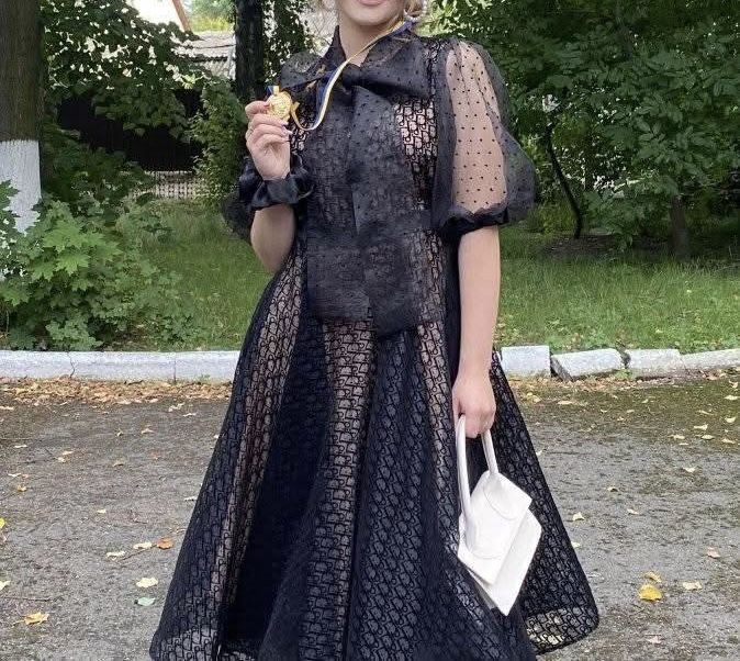 Плаття випускне в новому стані