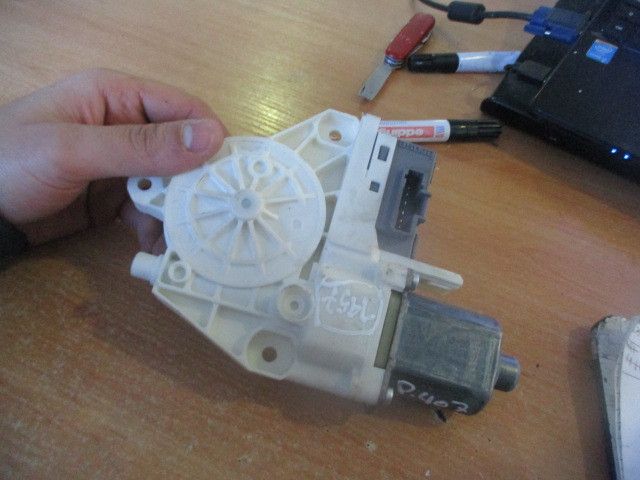 Motor vidro trás esquerdo PEUGEOT 407 (6D_)