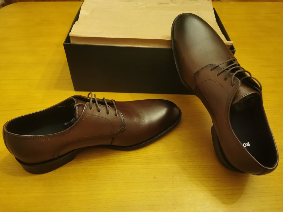 Sapatos Boss Derby Black Brown 44, novos sem qualquer utilização.