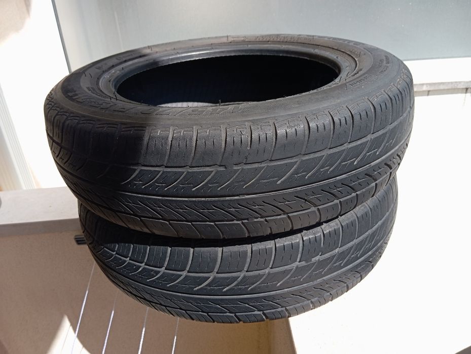 Pneus Touring em muito bom estado