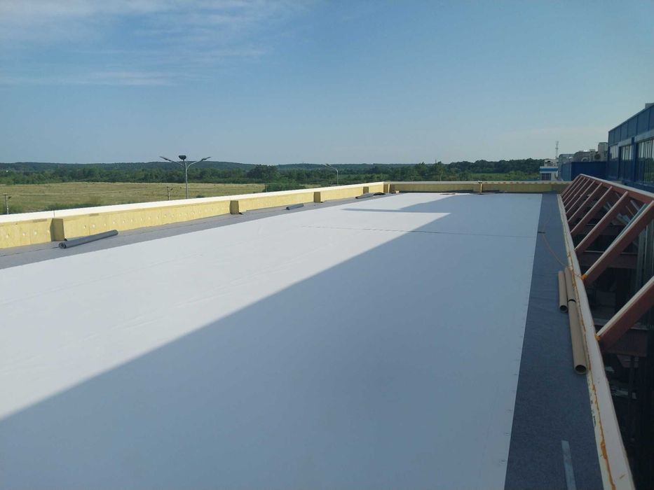 Покрівля даху ПВХплівкою.Пленка крыши,плоская кровля,монтаж ПВХмембран
