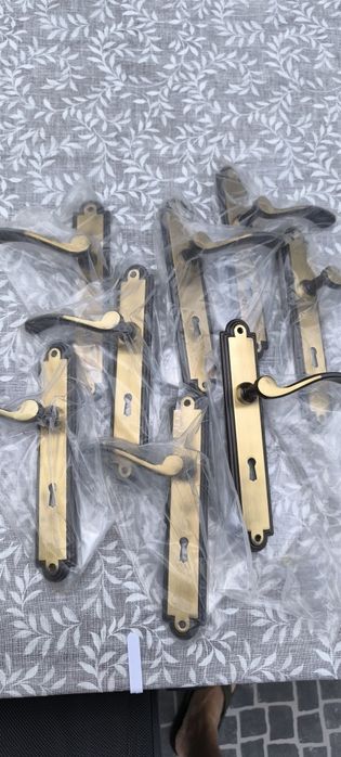 Puxadores para portas em latão