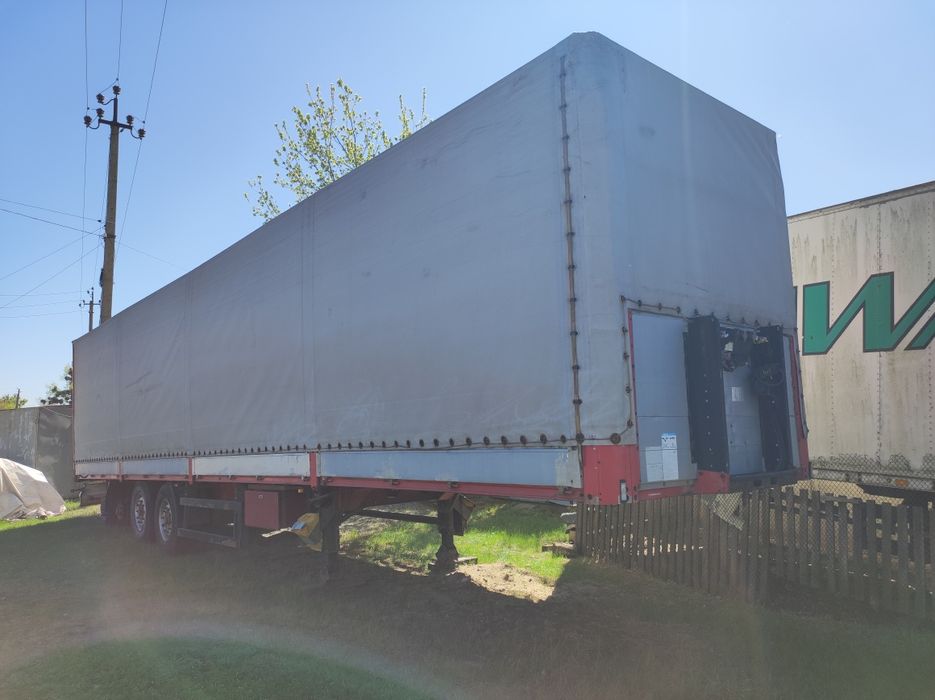 Напівпричіп бортовий тентований платформа KOGEL