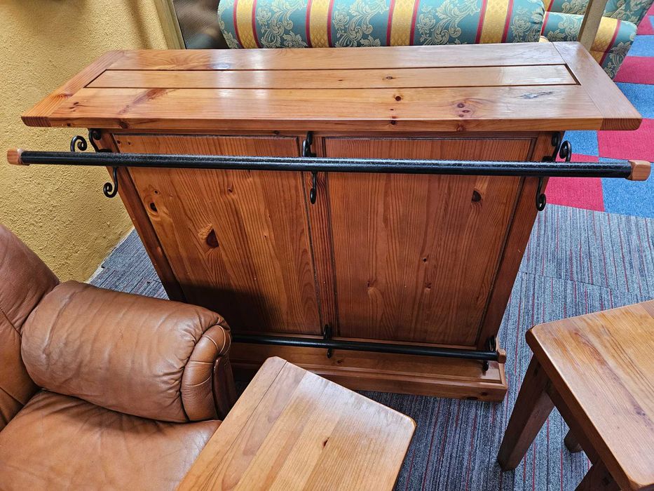 Bar em madeira maciça - Bom estado geral