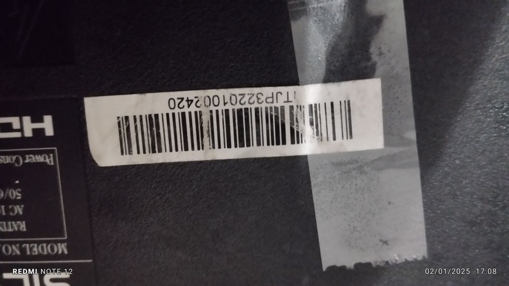 Vendo TV silver 32 para peças ou para quem saiba reparar o ecrã da TV.