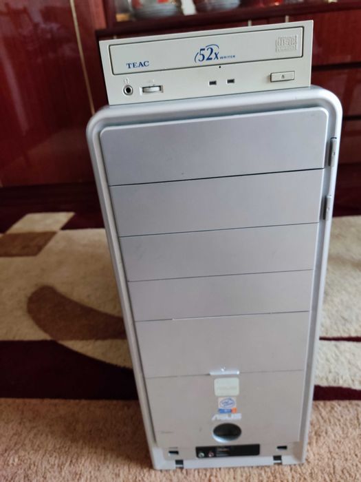 Системный блок и монитор