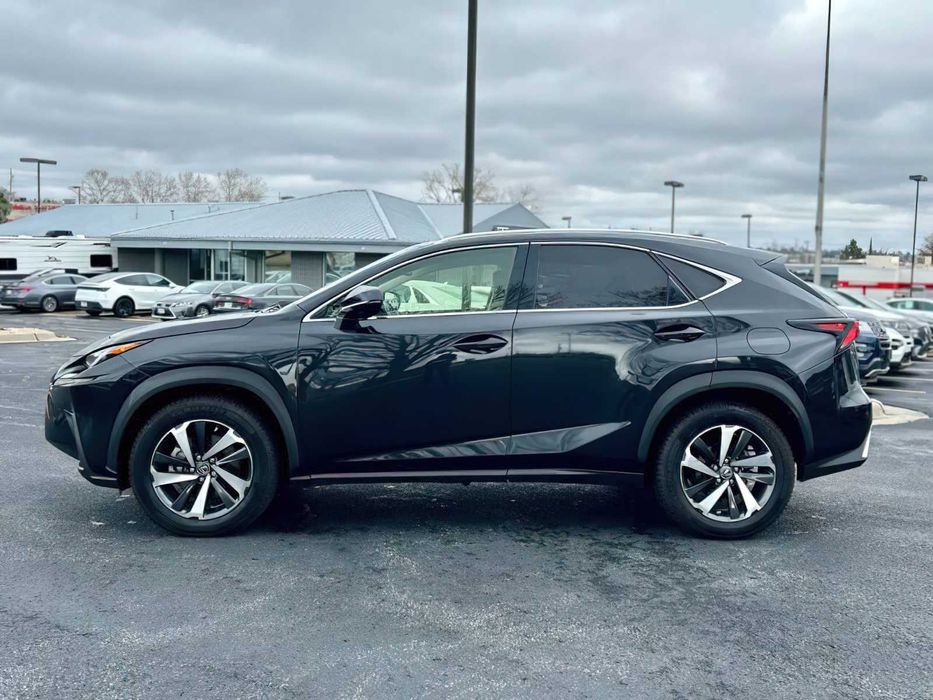 Lexus NX 300h      2021