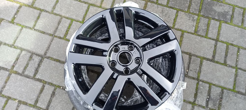 Felgi Czarny Połysk  VW 5x112 ET 54 7J 17" 4 sztuki