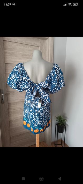 Sukienka z bufiastymi rękawami Primark