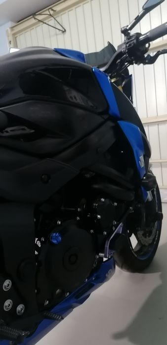 Suzuki gsx s 750