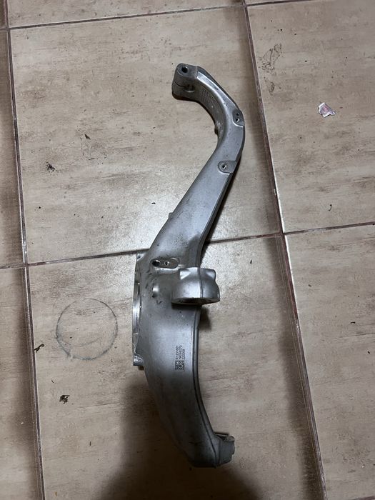 Tesla 3 цафка поворотний кулак передній правий (17-23).1044316-00-E