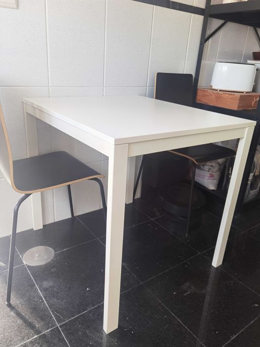 Mesa branca extensível