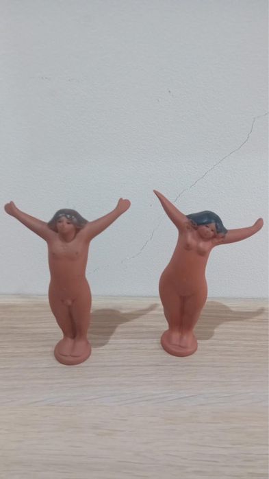 Pequenas estatuetas antigas