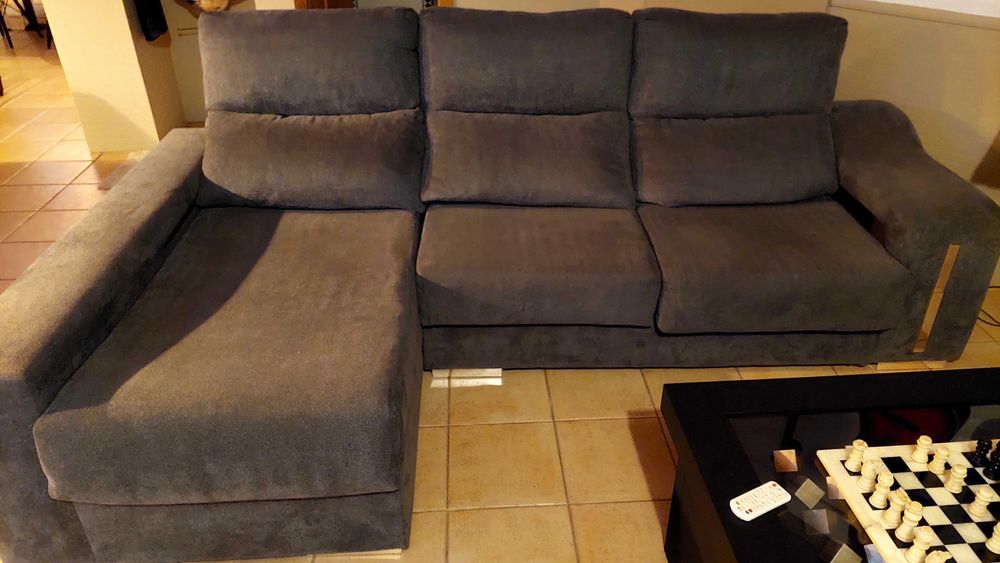 Sofá chaise longue cinza "azulado"