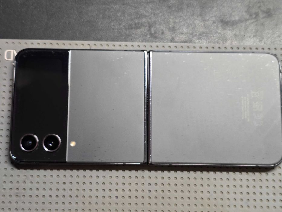 Używany - Samsung Galaxy Z Flip 4 128GB Czarny - GSM Baranowo