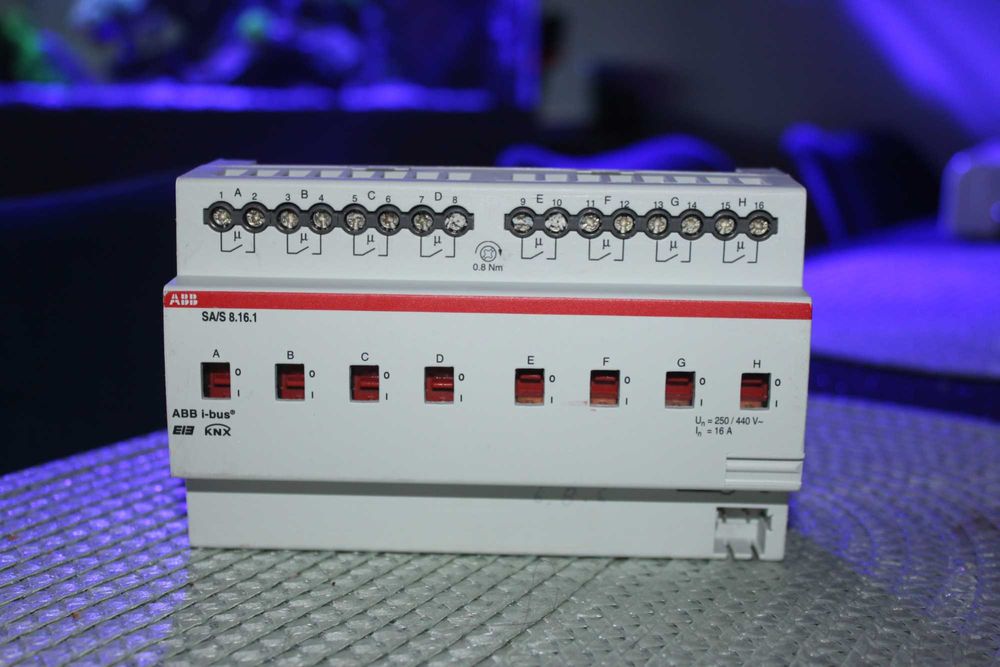 ABB SA/S 8.16.1 Aktor, Aktuator 8-tny 16 A, REG KNX