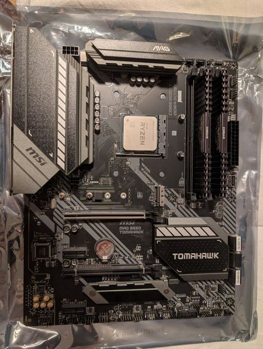 Ryzen 9 5900X na płycie MSI Tomahawk b550 32gb RAM i karta
