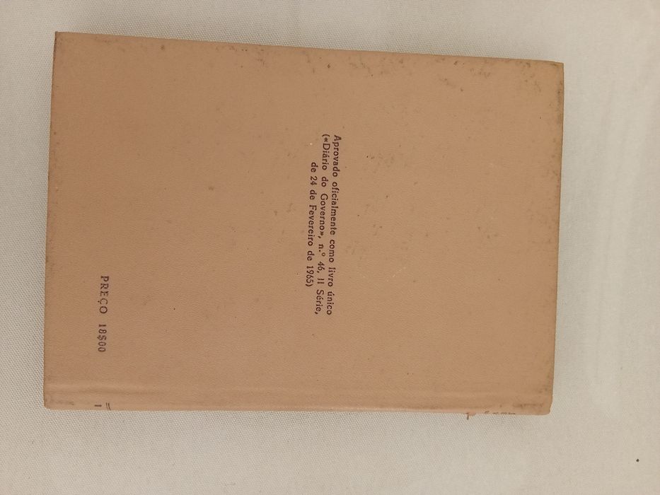 Livro escolar antigo