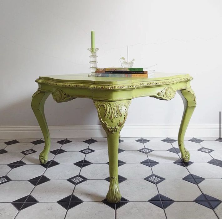 Антикварний журнальний стіл