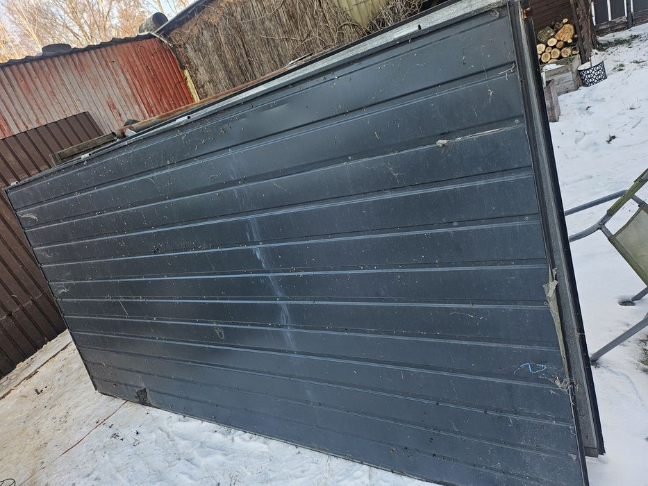 Drzwi garażowe dwuskrzydłowe