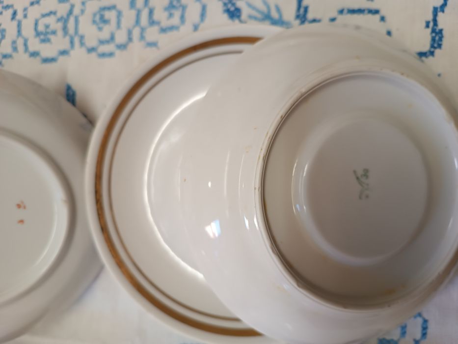 Блюдца різні ...