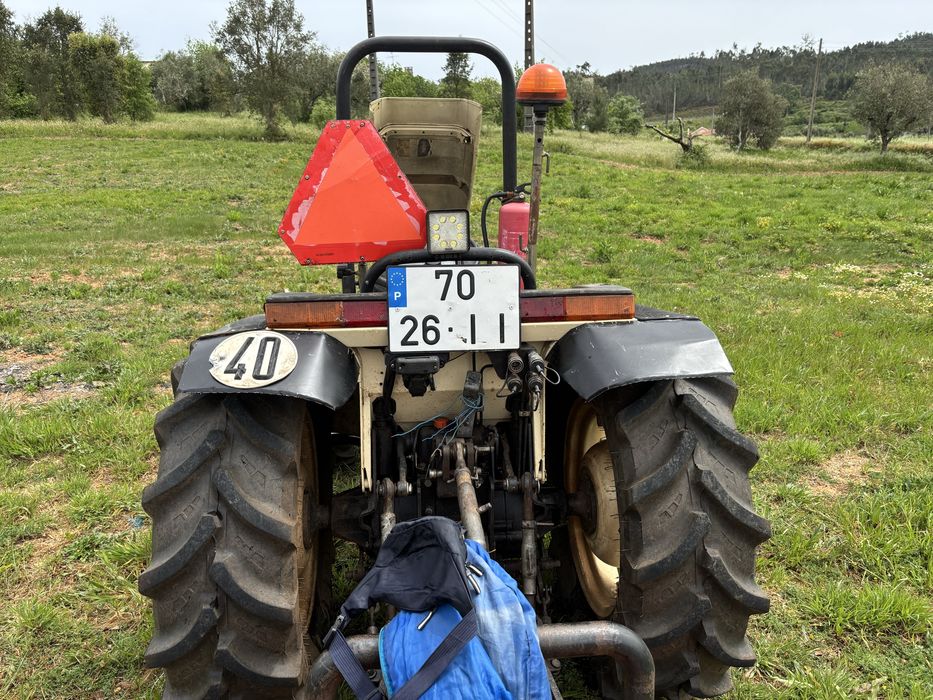 Tenho para venda tractor 4x4 com alfais semi novas e revisionado .
