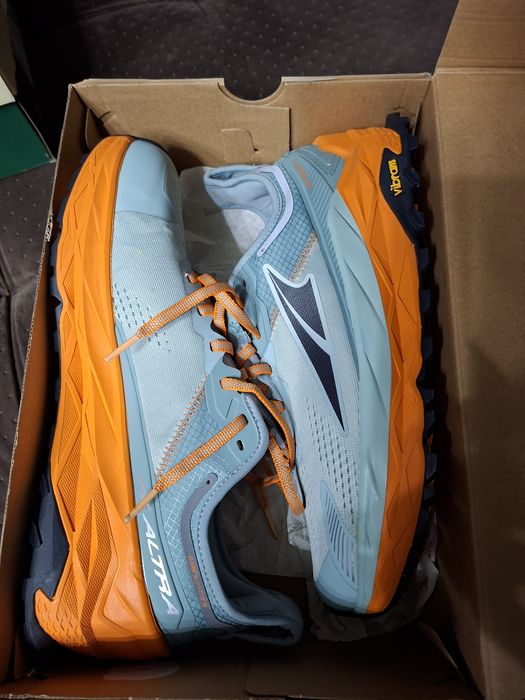 Продам кросівки чоловічі Altra