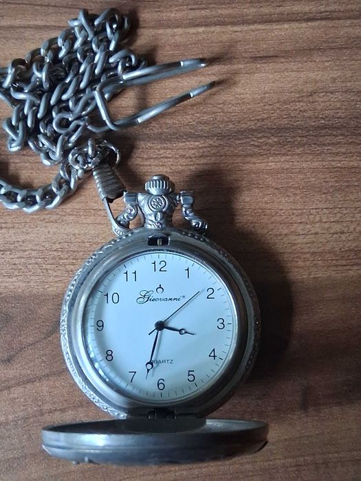 Relógio de bolso a funcionar, pilha nova