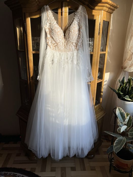 Suknia ślubna z delikatnym rękawem