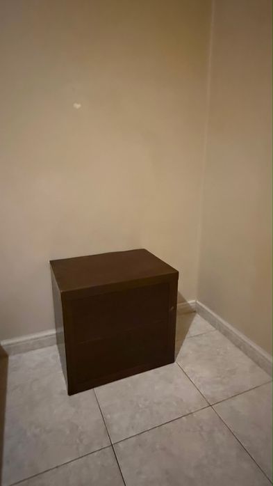 Mesa de cabeceira para restaurar