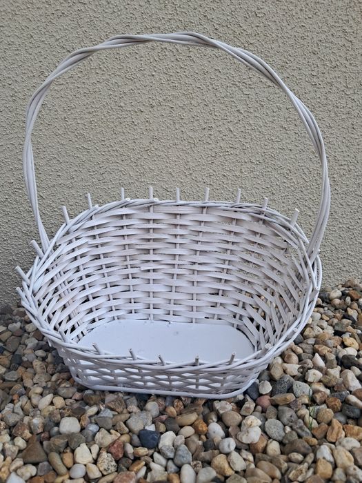 Białe koszyczki na prezent zestaw