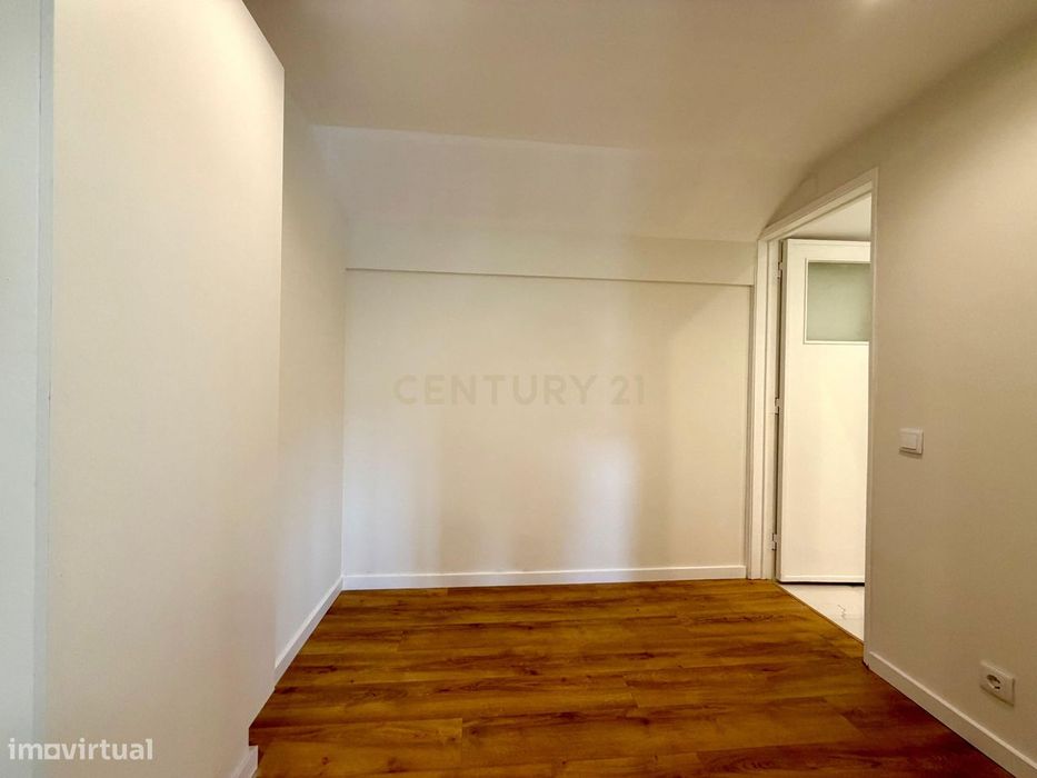 Apartamento T0+1  em Benfica, Lisboa com Vista Panorâmica.