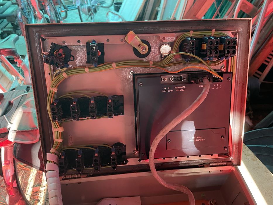 Skrzynka elektryczna ze sterownikami mitsubischi