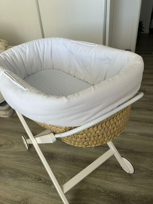 Alcofa de Bebé em Palha com Suporte Dobrável e Rodas
