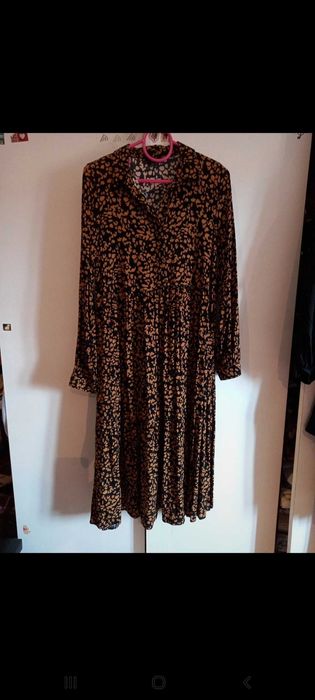 Vestido novo, comprido, padrão tigreda preto e amarelado, 38 - C&A