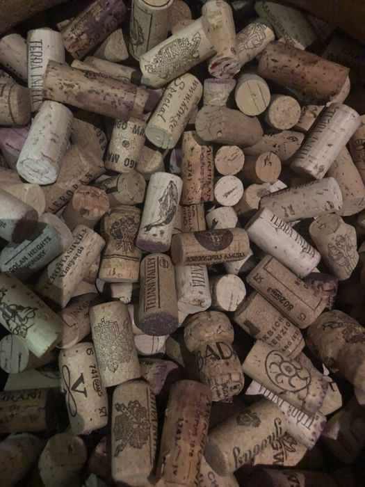 Пробки винні і із-під шампанського