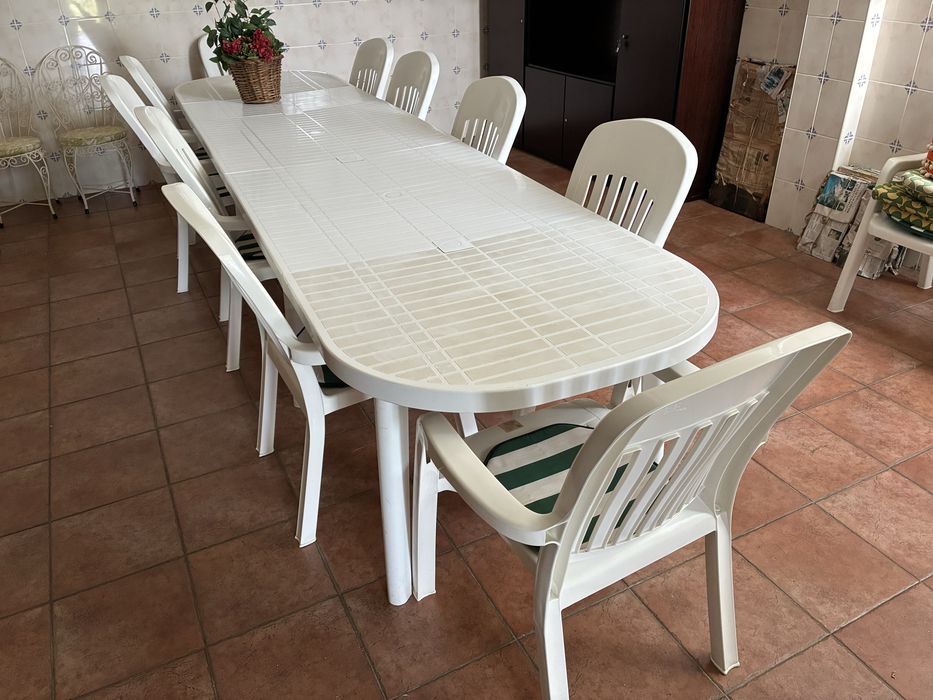 Mesa de jardim e 8 cadeiras