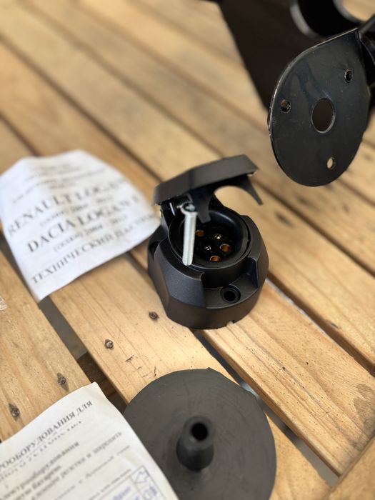 НОВИЙ! Фаркоп Рено Дачия Логан СЕДАН 2004-2013 первый кузов