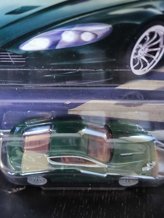 Hot Wheels - Aston Martin DBS - Boulevard 158