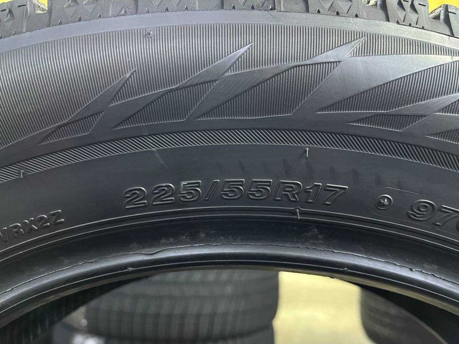 Шини вживані зимові 225/55 R17 BRIDGESTONE BLIZZAK VRX2
