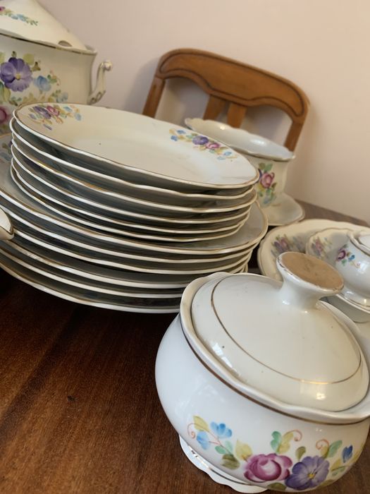 Фарфоровий столовий сервіз