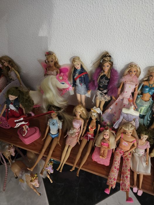 Barbies.    várias64283978393345121