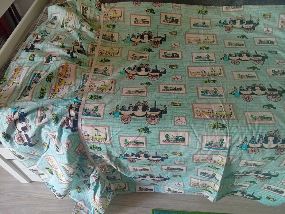 Colcha de cama individual/ divã, com combóios e carruagens