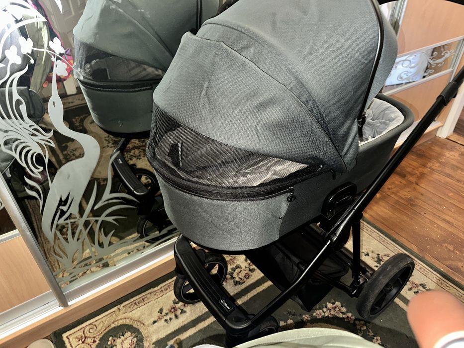 Візочок Roan Ivi 2 в 1