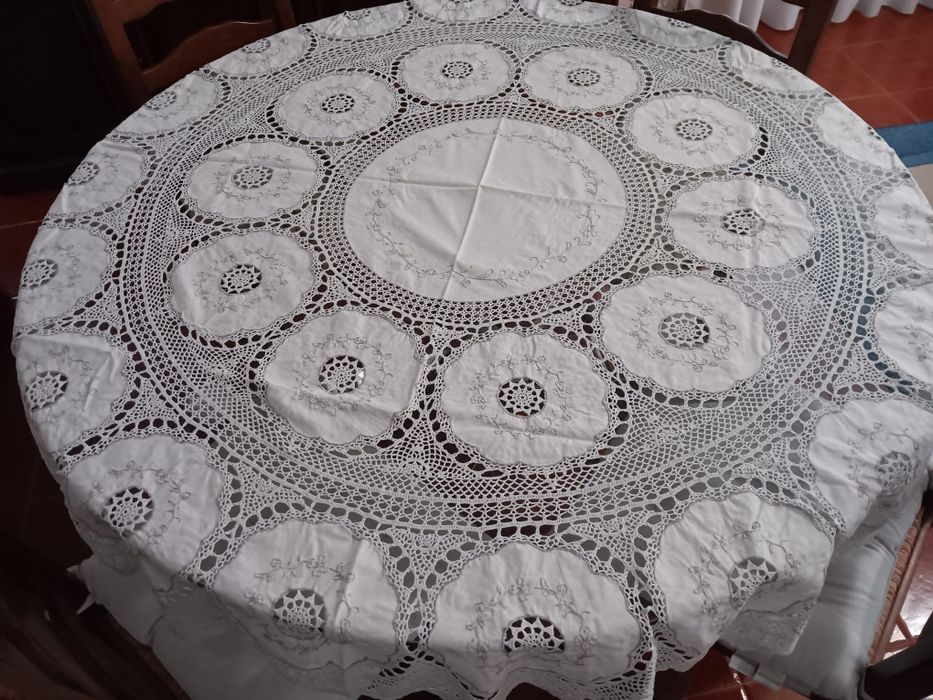 12 guardanapos de tecido e toalha de mesa de oferta
Toalha de mesa de 150 cm de diâmetro de oferta.
Toalha de mesa de 150 cm de diâmetro de oferta.
